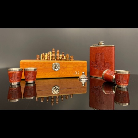 Подарочный набор Шахматы с флягой Девичья башня "Maiden's Tower"